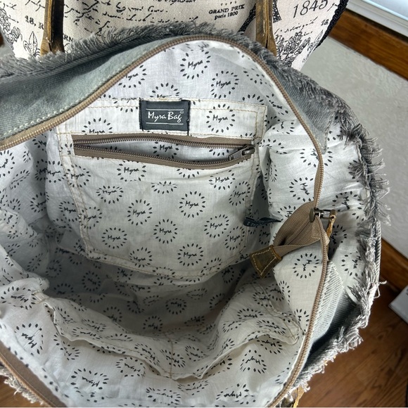 Myra Bag | Key Hole Woven Rug Fringy And Leather Tote Bag - Picture 7 of 15